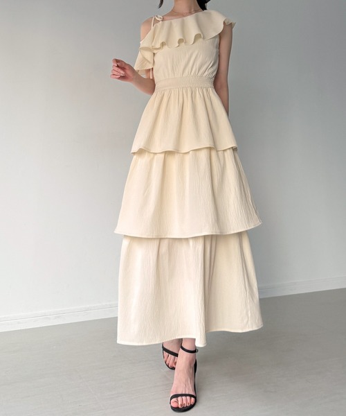 junoah（ジュノア）の「ワンショルティアードワンピース【一部ペチスカートSET】（ワンピース・レディース・アイボリー/ライトブルー/ブラック・MEDIUM/SMALL/LARGE）」の2枚目の写真