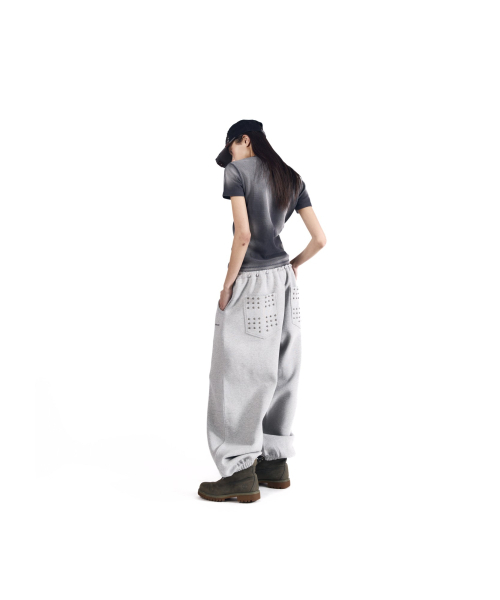 AAKAM(アーカム)の「Go-Cross Studded Sweatpants (Gray)(スウェットパンツ・レディース・その他・2/1)」の11枚目の写真