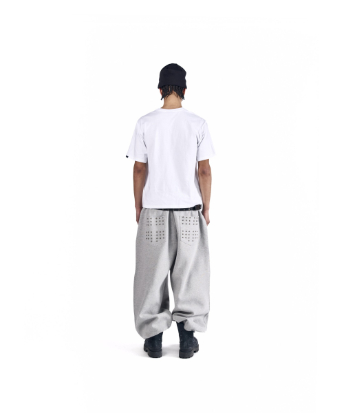 AAKAM(アーカム)の「Go-Cross Studded Sweatpants (Gray)(スウェットパンツ・レディース・その他・2/1)」の2枚目の写真