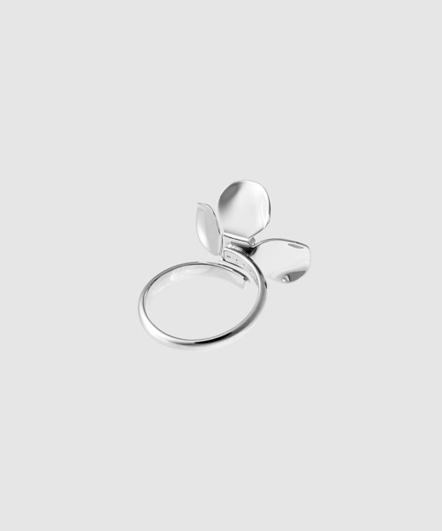 MARNI（マルニ）の「FLOWER RING / デイジー（リング・レディース・シルバー・ONE SIZE）」の2枚目の写真