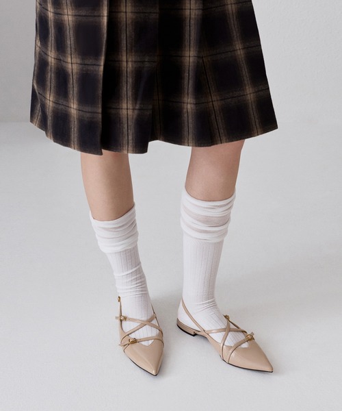 CHARLES & KEITH(チャールズ & キース)の「Maybelle メイベル パテント ストラッピー スリングバック フラット(パンプス・レディース・アイボリー/バーガンディー/ブラック系その他6・22.5cm/23cm/23.5cm/24.5cm/25cm/25.5cm)」の3枚目の写真
