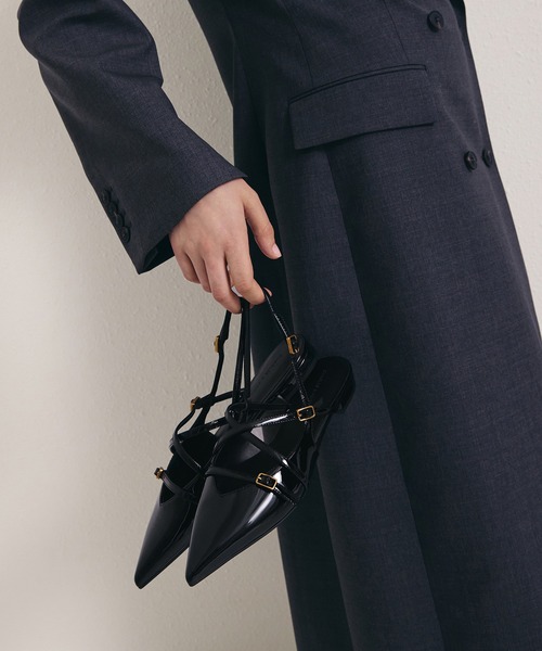 CHARLES & KEITH(チャールズ & キース)の「Maybelle メイベル パテント ストラッピー スリングバック フラット(パンプス・レディース・アイボリー/バーガンディー/ブラック系その他6・22.5cm/23cm/23.5cm/24.5cm/25cm/25.5cm)」の2枚目の写真