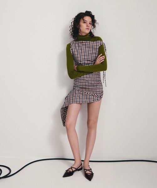 CHARLES & KEITH(チャールズ & キース)の「Maybelle メイベル パテント ストラッピー スリングバック フラット(パンプス・レディース・アイボリー/バーガンディー/ブラック系その他6・22.5cm/23cm/23.5cm/24.5cm/25cm/25.5cm)」の16枚目の写真