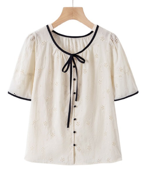 &soiree(アンドソワレ)の「レースパイピングリボン付き半袖トップス(シャツ/ブラウス・レディース・アイボリー・X-LARGE/LARGE/MEDIUM)」の6枚目の写真
