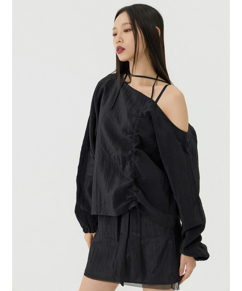 VADEFY(ヴァデファイ)の「ワンショルダーブランリボンシャーリングディテールトップ、ブラック(Tシャツ/カットソー・レディース・その他・ONE SIZE)」の1枚目の写真