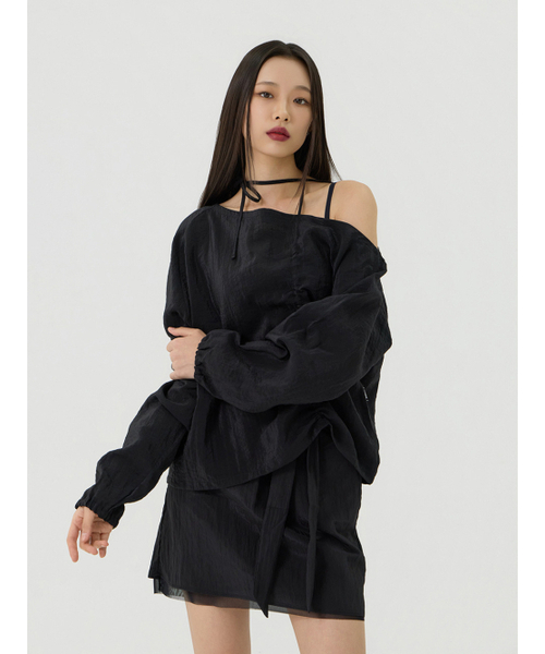VADEFY(ヴァデファイ)の「ワンショルダーブランリボンシャーリングディテールトップ、ブラック(Tシャツ/カットソー・レディース・その他・ONE SIZE)」の3枚目の写真