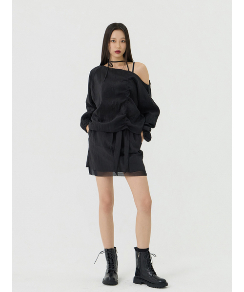 VADEFY(ヴァデファイ)の「ワンショルダーブランリボンシャーリングディテールトップ、ブラック(Tシャツ/カットソー・レディース・その他・ONE SIZE)」の4枚目の写真