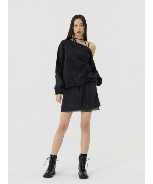 VADEFY(ヴァデファイ)の「ワンショルダーブランリボンシャーリングディテールトップ、ブラック(Tシャツ/カットソー・レディース・その他・ONE SIZE)」の5枚目の写真
