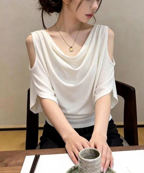 CHUL(チュル)の「ドレープオープンショルダートップス(その他トップス・レディース・カーキ/ホワイト/ブラック・MEDIUM/X-LARGE/LARGE/XX-LARGE)」の1枚目の写真
