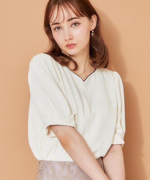 couture brooch(クチュールブローチ)の「【洗える】袖リボンデザイン ハートネック ブラウス(シャツ/ブラウス・レディース・ブラック系4/ホワイト系7/ベージュ系その他2・36/38/40/42)」の2枚目の写真