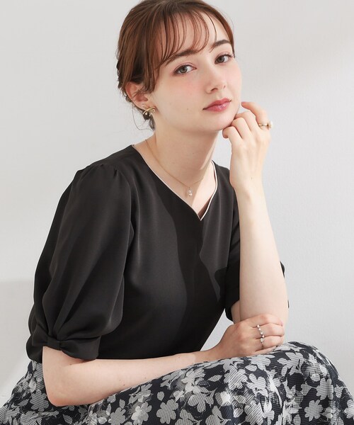 couture brooch(クチュールブローチ)の「【洗える】袖リボンデザイン ハートネック ブラウス(シャツ/ブラウス・レディース・ブラック系4/ホワイト系7/ベージュ系その他2・36/38/40/42)」の3枚目の写真