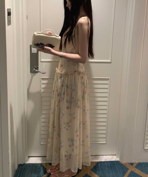 FAVORITO（ファヴォリート）の「ノースリーブプリントワンピース（ワンピース・レディース・ベージュ・F）」の14枚目の写真