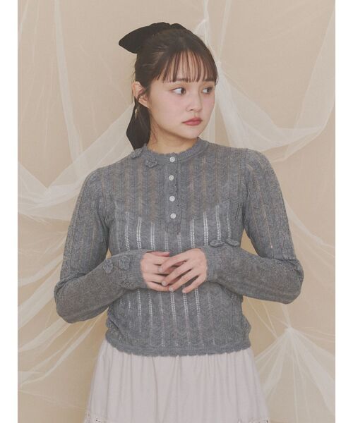 merry jenny(メリージェニー)の「floral pointelle knit(ニット/セーター・レディース・ピンク/チャコールグレー/オフホワイト・FREE)」の2枚目の写真