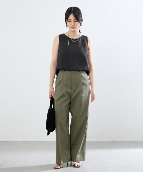 IENA(イエナ)の「《接触冷感/セットアップ対応》シルキータフタノースリーブブラウス(シャツ/ブラウス・レディース・ベージュ/ブラック・FREE)」の3枚目の写真