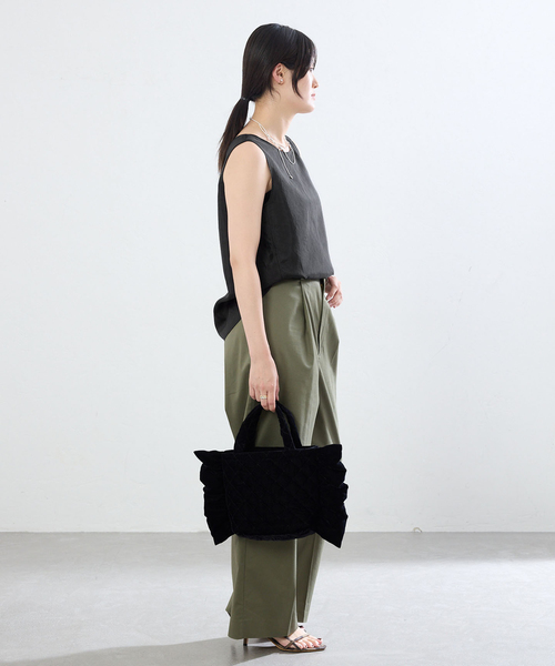 IENA(イエナ)の「《接触冷感/セットアップ対応》シルキータフタノースリーブブラウス(シャツ/ブラウス・レディース・ベージュ/ブラック・FREE)」の12枚目の写真