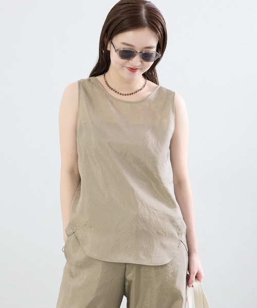 IENA(イエナ)の「《接触冷感/セットアップ対応》シルキータフタノースリーブブラウス(シャツ/ブラウス・レディース・ベージュ/ブラック・FREE)」の13枚目の写真