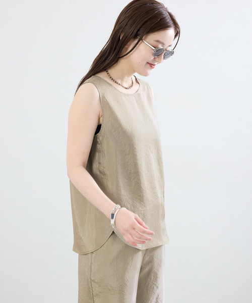 IENA(イエナ)の「《接触冷感/セットアップ対応》シルキータフタノースリーブブラウス(シャツ/ブラウス・レディース・ベージュ/ブラック・FREE)」の16枚目の写真