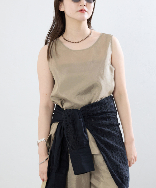 IENA(イエナ)の「《接触冷感/セットアップ対応》シルキータフタノースリーブブラウス(シャツ/ブラウス・レディース・ベージュ/ブラック・FREE)」の17枚目の写真