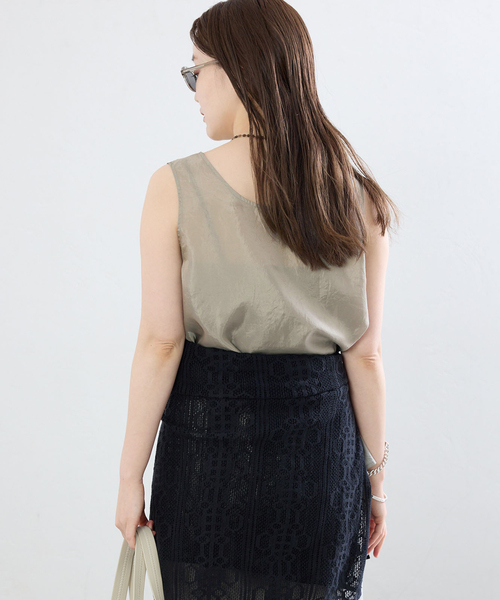 IENA(イエナ)の「《接触冷感/セットアップ対応》シルキータフタノースリーブブラウス(シャツ/ブラウス・レディース・ベージュ/ブラック・FREE)」の18枚目の写真