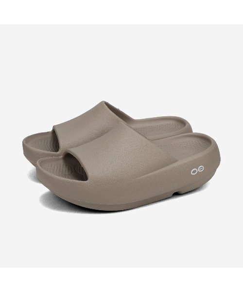 OOFOS(ウーフォス)の「OOFOS OOahh+ / ウーフォス ウーアー+ / 2001110(サンダル・メンズ・ホワイト/カーキ/ブラック・24cm/23cm/25cm)」の3枚目の写真