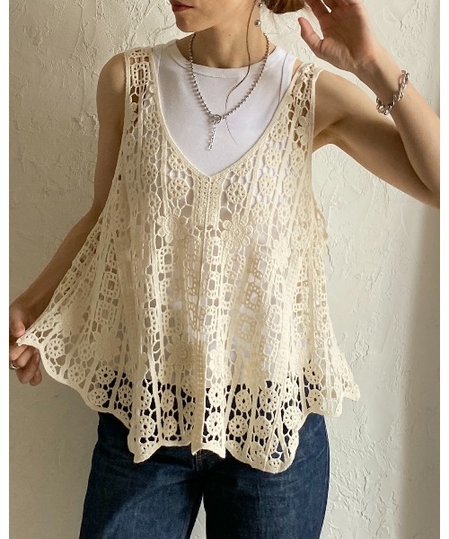 She's Closet(シーズクローゼット)の「深Vネック イレヘム 花柄 かぎ編み ビスチェ クロシェベスト(ベスト・レディース・アイボリー/ブラック・FREE)」の12枚目の写真