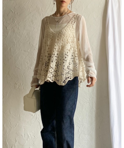 She's Closet(シーズクローゼット)の「深Vネック イレヘム 花柄 かぎ編み ビスチェ クロシェベスト(ベスト・レディース・アイボリー/ブラック・FREE)」の18枚目の写真