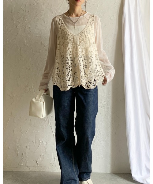 She's Closet(シーズクローゼット)の「深Vネック イレヘム 花柄 かぎ編み ビスチェ クロシェベスト(ベスト・レディース・アイボリー/ブラック・FREE)」の19枚目の写真