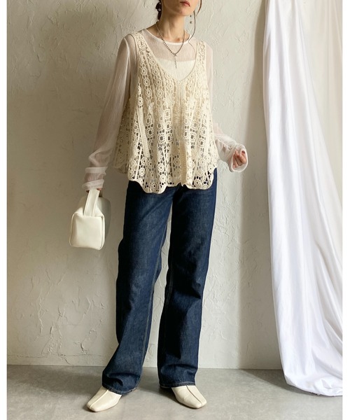 She's Closet(シーズクローゼット)の「深Vネック イレヘム 花柄 かぎ編み ビスチェ クロシェベスト(ベスト・レディース・アイボリー/ブラック・FREE)」の17枚目の写真