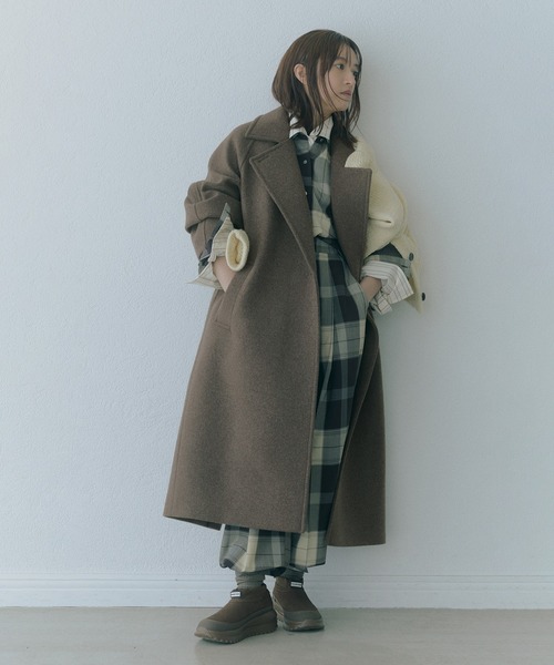 ADAM ET ROPE'(アダムエロペ)の「【定番】ウールボンディングラグランロングコート(ステンカラーコート・レディース・ブラウン/ブラック/ベージュ/ダークブラウン/キャメル・36/38)」の3枚目の写真
