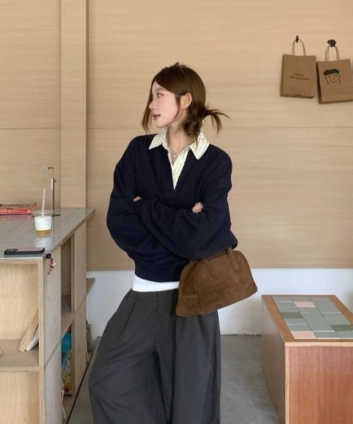 Teem Store(チームストア)の「ストライプシャツ襟 レイヤード風スウェット(スウェット・レディース・ネイビー・M)」の12枚目の写真