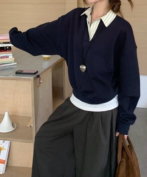 Teem Store(チームストア)の「ストライプシャツ襟 レイヤード風スウェット(スウェット・レディース・ネイビー・M)」の4枚目の写真