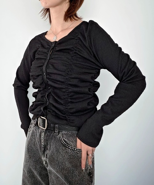 styiro(スタイロ)の「《数量限定》シャーリングボタン長袖トップス 26AW新作 秋服 冬服(Tシャツ/カットソー・レディース・ブラック/ホワイト・FREE)」の10枚目の写真