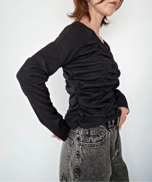 styiro(スタイロ)の「《数量限定》シャーリングボタン長袖トップス 26AW新作 秋服 冬服(Tシャツ/カットソー・レディース・ブラック/ホワイト・FREE)」の11枚目の写真