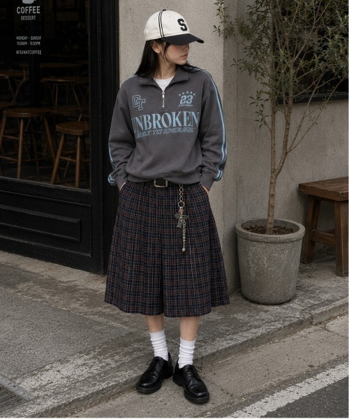 SPINNS(スピンズ)の「短丈ハーフジップスウェット/ゲームシャツデザイン/ユニセックス(スウェット・メンズ・チャコール/ウッドランド/ブラウン/ベージュ・ONESIZE)」の10枚目の写真