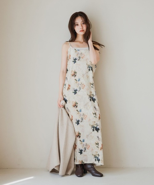 Andemiu(アンデミュウ)の「ボカシフラワーベロアキャミワンピース/1067424(ワンピース・レディース・オレンジ/カーキ・FREE)」の2枚目の写真