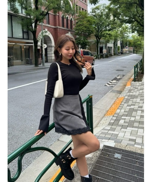 Her lip to（ハーリップトゥー）の「Essential Rib Knit Top（Tシャツ/カットソー・レディース・ベージュ/オフホワイト/ブラック/アッシュブラウン/バーガンディー・S/M）」の3枚目の写真