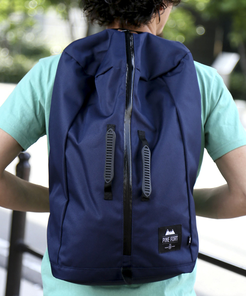 Denime(ドゥニーム)の「【PINE FORT/パインフォート】ZIPPACK/ジップ バックパック(バックパック/リュック・メンズ・ネイビー/オリーブ/ホワイト/ブラック・FREE)」の1枚目の写真