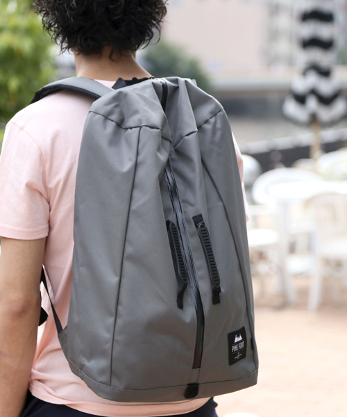 Denime(ドゥニーム)の「【PINE FORT/パインフォート】ZIPPACK/ジップ バックパック(バックパック/リュック・メンズ・ネイビー/オリーブ/ホワイト/ブラック・FREE)」の4枚目の写真