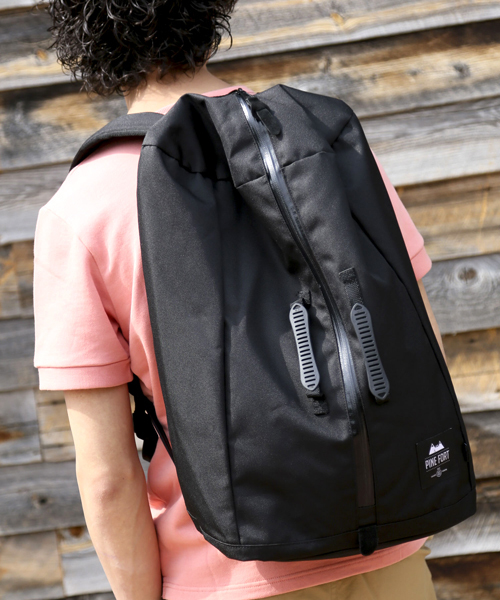 Denime(ドゥニーム)の「【PINE FORT/パインフォート】ZIPPACK/ジップ バックパック(バックパック/リュック・メンズ・ネイビー/オリーブ/ホワイト/ブラック・FREE)」の3枚目の写真