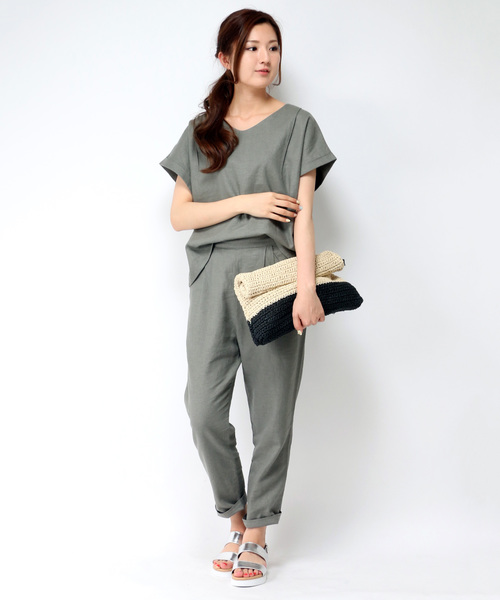 LBC（エルビーシー）の「リネンレーヨンVネックプルオーバー（Tシャツ/カットソー・レディース・グレー/オリーブ・MEDIUM/LARGE）」の10枚目の写真