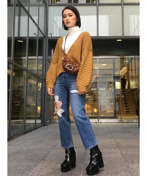 MURUA(ムルーア)の「オーバークラッシュデニムパンツ(デニムパンツ・レディース・ライトブルー/ブルー・0/1/2)」の17枚目の写真