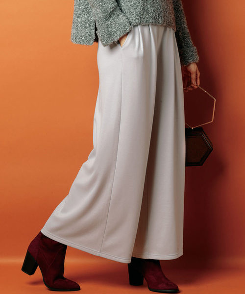 RANAN（ラナン）の「裏起毛ロングフレア2タックワイドパンツ（その他パンツ・レディース・ブラック/キャメル/チャコールグレー/ボルドー/ブラウン系その他/ライトグレー/ライトベージュ/グリーン系その他/グレー/グレー系その他/グリーン/ブルー系その他/ブルー系その他2/パープル/モカ/オレンジ系その他・SMALL/X-LARGE/MEDIUM/LARGE/S/L/LL/M）」の4枚目の写真