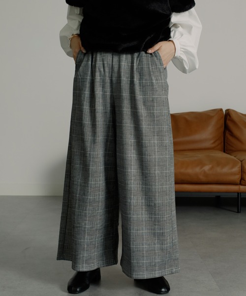 RANAN（ラナン）の「裏起毛ロングフレア2タックワイドパンツ（その他パンツ・レディース・ブラック/キャメル/チャコールグレー/ボルドー/ブラウン系その他/ライトグレー/ライトベージュ/グリーン系その他/グレー/グレー系その他/グリーン/ブルー系その他/ブルー系その他2/パープル/モカ/オレンジ系その他・SMALL/X-LARGE/MEDIUM/LARGE/S/L/LL/M）」の6枚目の写真