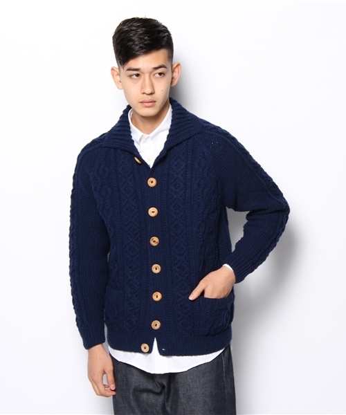 SHIPS(シップス)の「INVERALLAN: J&S アラン ポロカーディガン(カーディガン/ボレロ・メンズ・チャコールグレー/グリーン/ネイビー・40/38)」の14枚目の写真