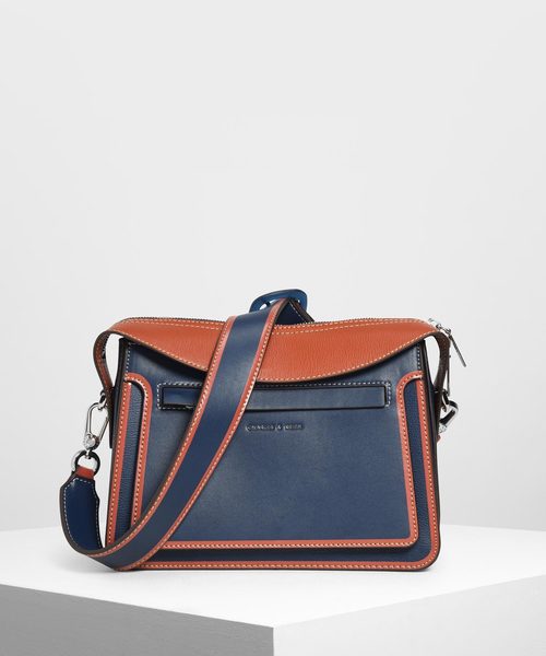 CHARLES & KEITH（チャールズ & キース）の「トップフラップ