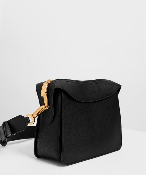 CHARLES & KEITH（チャールズ & キース）の「トップフラップ
