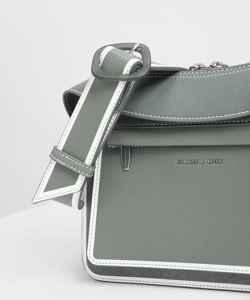 【レア品】CHARLES & KEITH トップフラップ サッチェル CHARLES & KEITH（チャールズ & キース）の「トップフラップ