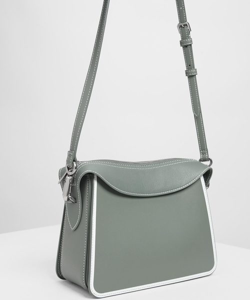 CHARLES & KEITH(チャールズ & キース)の「トップフラップ サッチェル / Top Flap Satchel(ショルダーバッグ・レディース・ホワイト/ブラック/モスグリーン/クリアレッド/ダークブルー・M)」の18枚目の写真