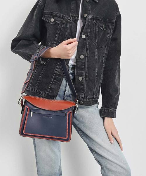 CHARLES & KEITH（チャールズ & キース）の「トップフラップ