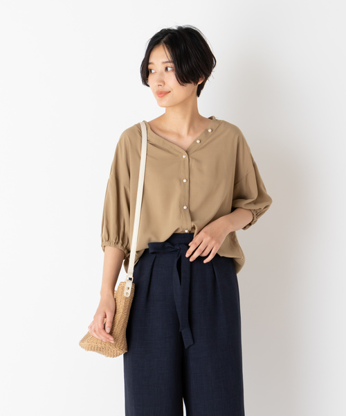 DISCOAT（ディスコート）の「イージーケアレーヨンパール釦ブラウス（シャツ/ブラウス・レディース・インディゴブルー/ベージュ/ブルー/オフホワイト・MEDIUM/LARGE）」の3枚目の写真